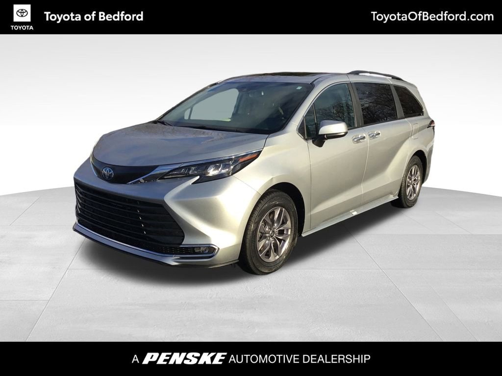 2024 Toyota Sienna XLE's photo