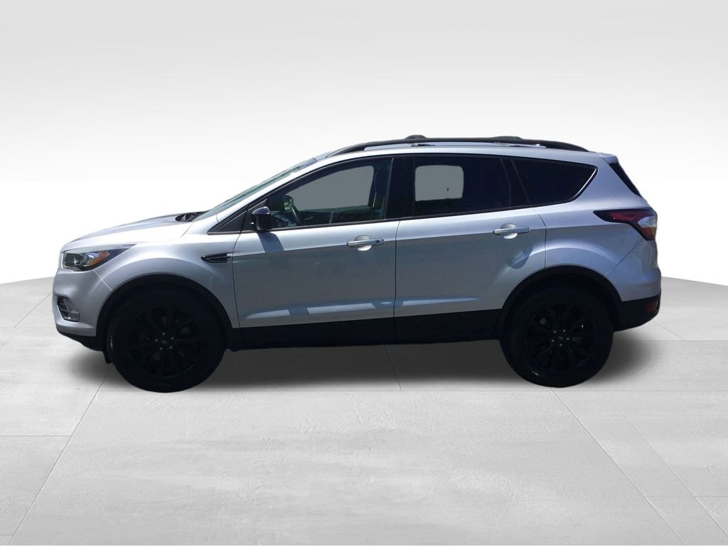 Used 2017 Ford Escape SE with VIN 1FMCU9GD1HUD02881 for sale in Bedford, OH