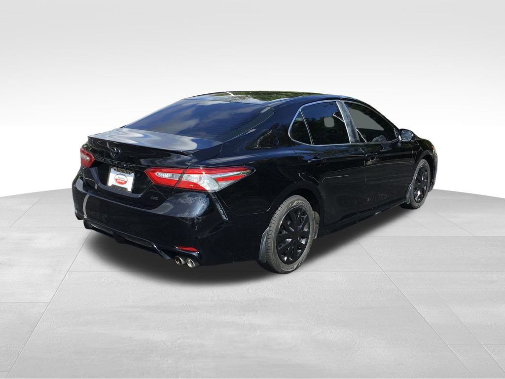 2020 Toyota Camry SE photo 3