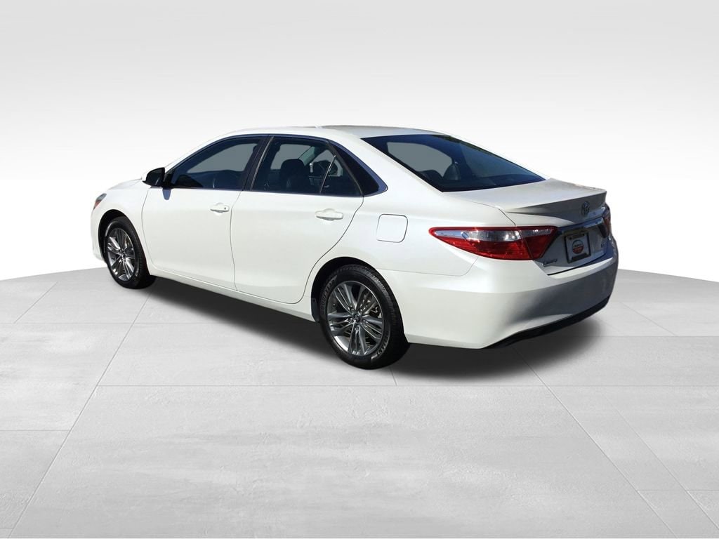Used 2016 Toyota Camry SE Sedan