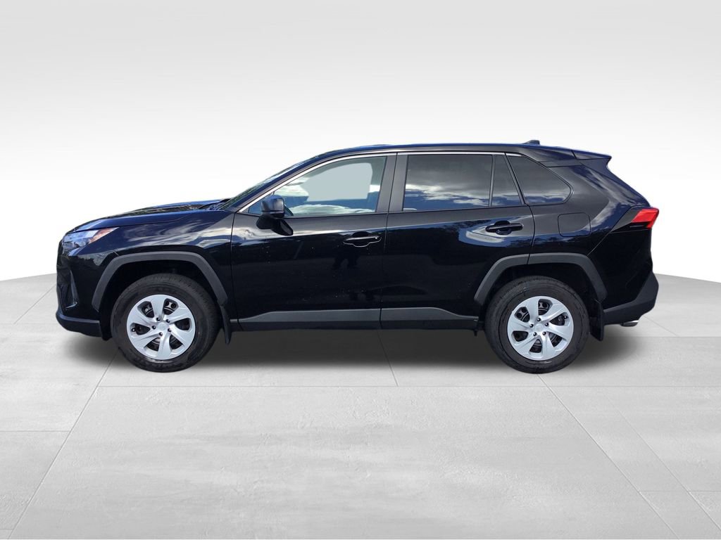 2023 Toyota RAV4 LE photo 2