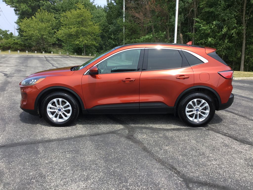 Used 2020 Ford Escape SE with VIN 1FMCU9G65LUA27011 for sale in Bedford, OH