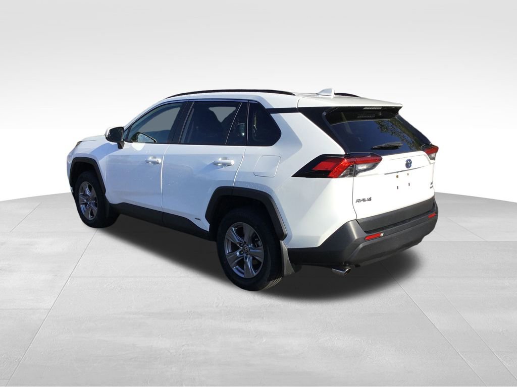 2022 Toyota RAV4 Hybrid XLE photo 4