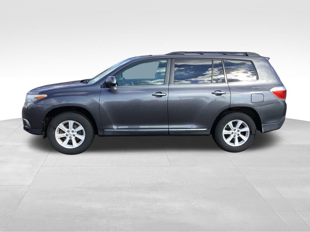 Used 2013 Toyota Highlander Plus with VIN 5TDBK3EH9DS220923 for sale in Bedford, OH