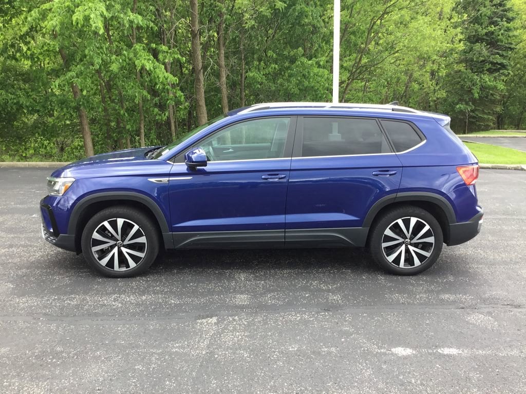 Used 2022 Volkswagen Taos SE with VIN 3VVWX7B24NM042075 for sale in Bedford, OH