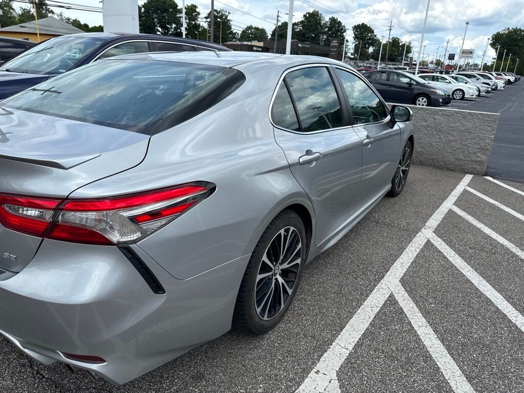 Used 2018 Toyota Camry SE Sedan