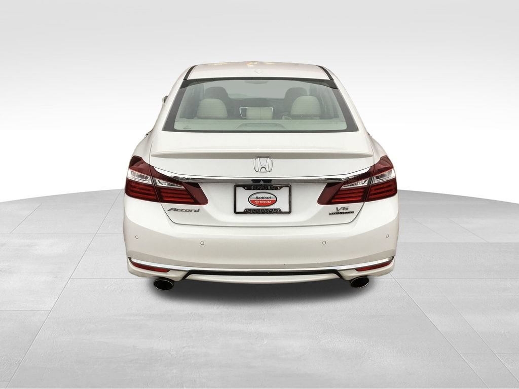 2017 Honda Accord Touring photo 3