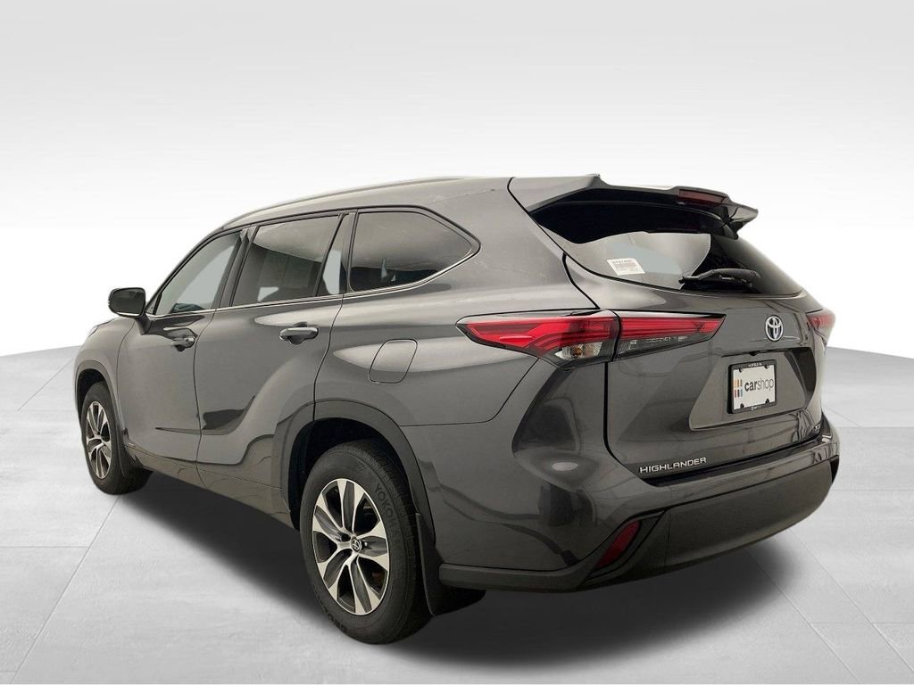 2022 Toyota Highlander Hybrid XLE photo 3