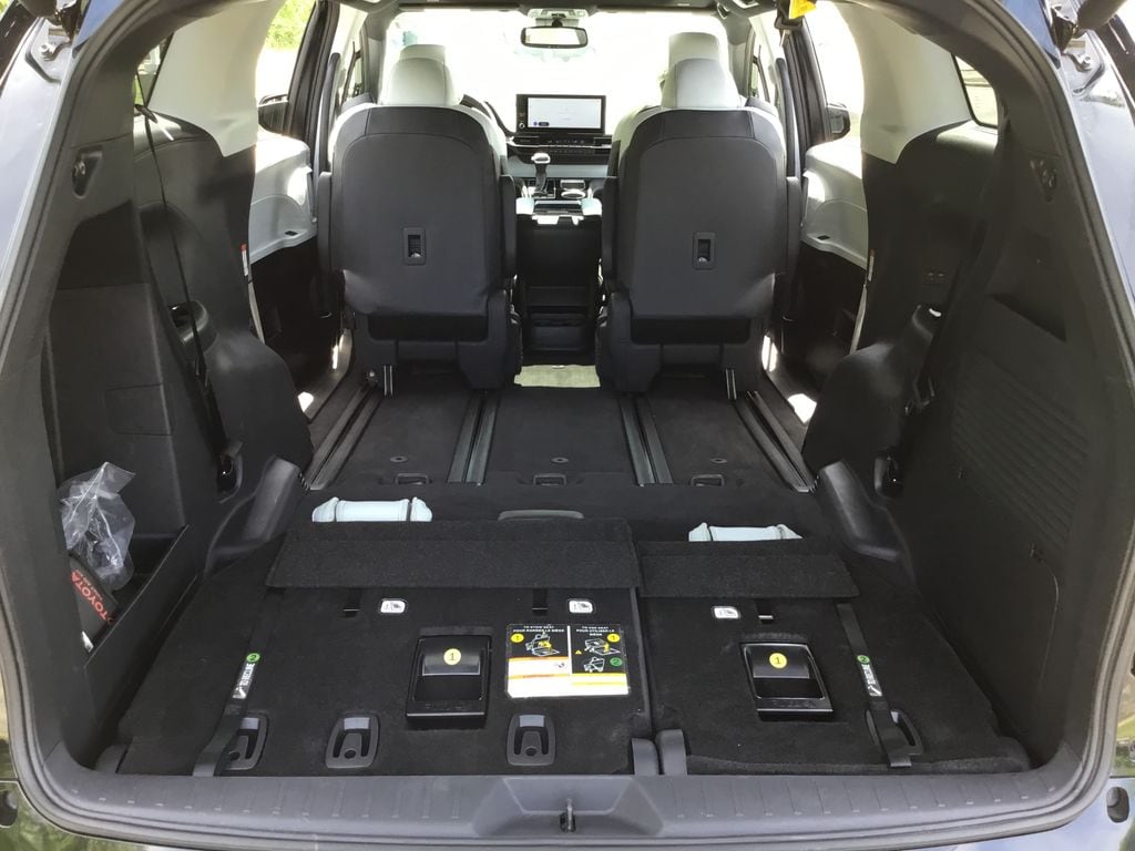 2025 Toyota Sienna XSE - Photo 18