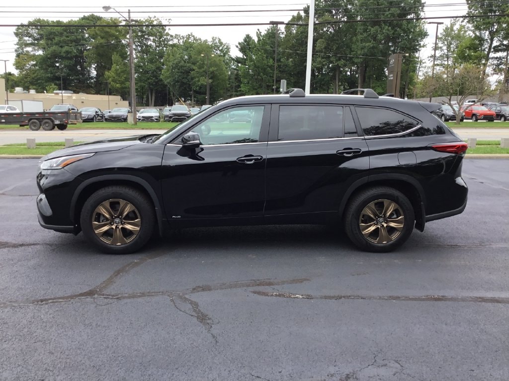 Used 2023 Toyota Highlander Hybrid Bronze Edition SUV