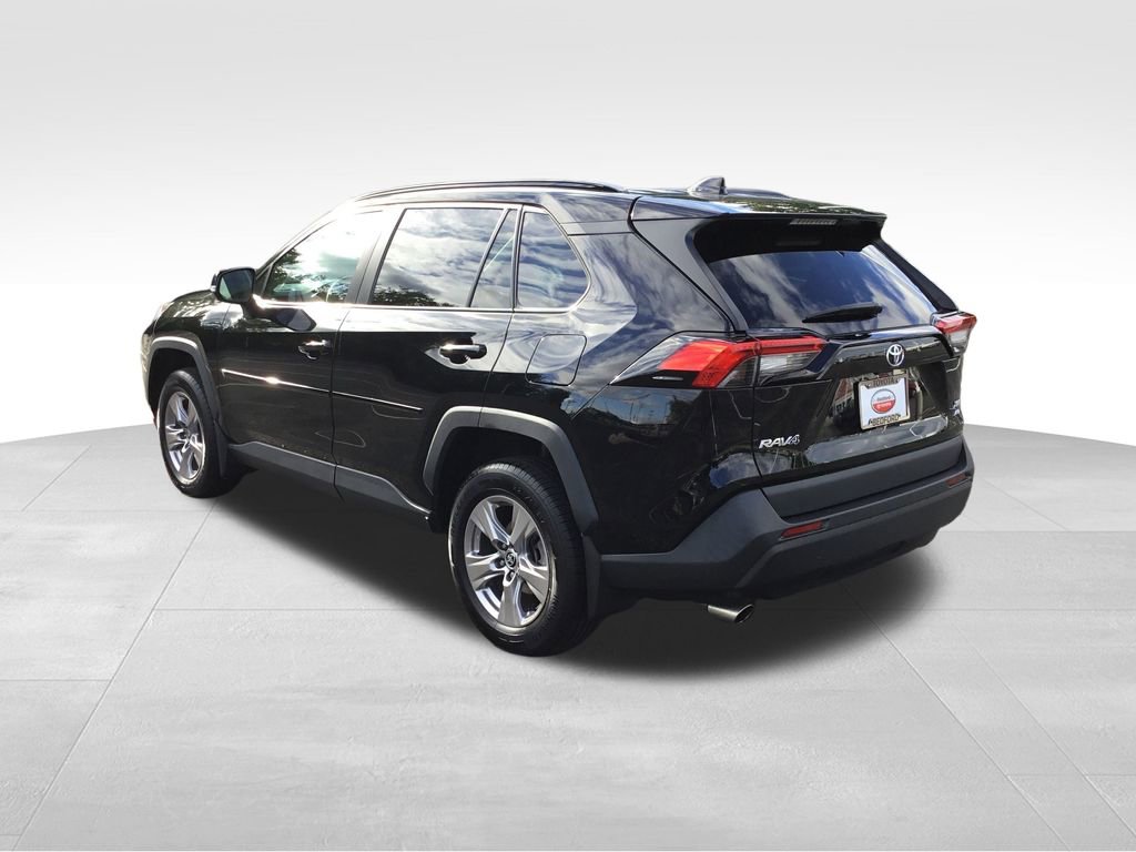 2022 Toyota RAV4 XLE photo 2