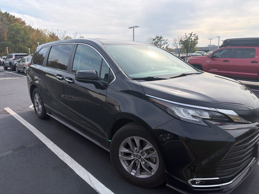 Used 2022 Toyota Sienna XLE Van Passenger Van