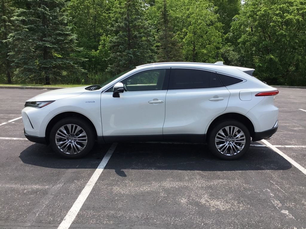 Certified 2021 Toyota Venza XLE with VIN JTEAAAAH2MJ019902 for sale in Bedford, OH