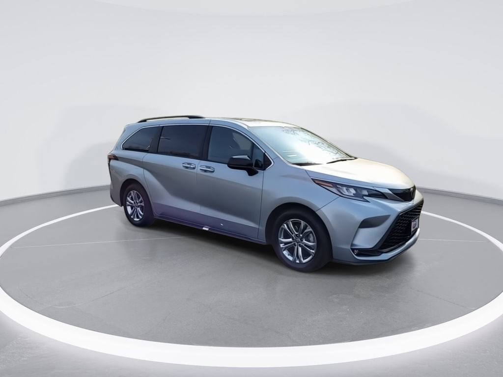 Used 2022 Toyota Sienna XSE with VIN 5TDDSKFC7NS058006 for sale in Bedford, OH