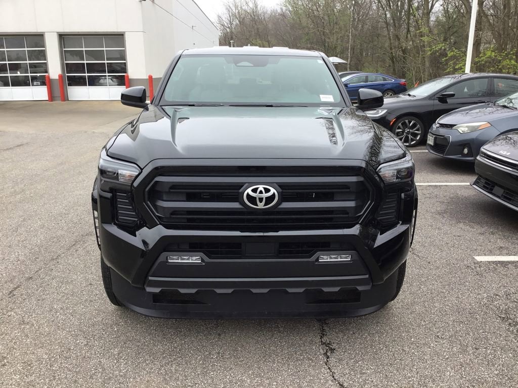 2025 Toyota Tacoma SR5 - Photo 8