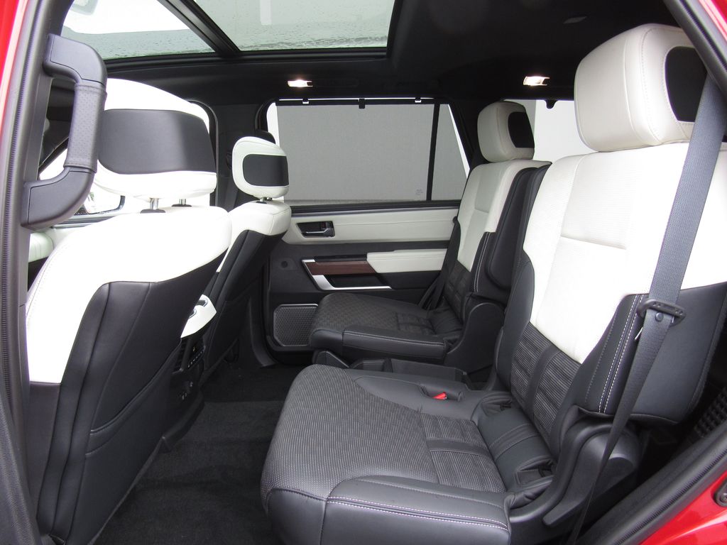2024 Toyota Sequoia Platinum - Photo 16
