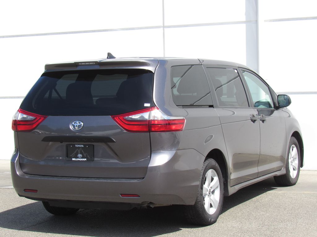 2020 Toyota Sienna L - Photo 6
