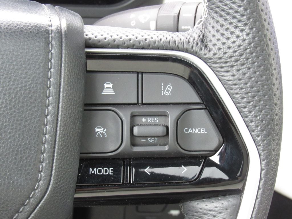 2024 Toyota Sequoia Platinum - Photo 32