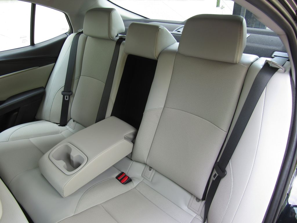 2025 Toyota Camry XLE - Photo 17