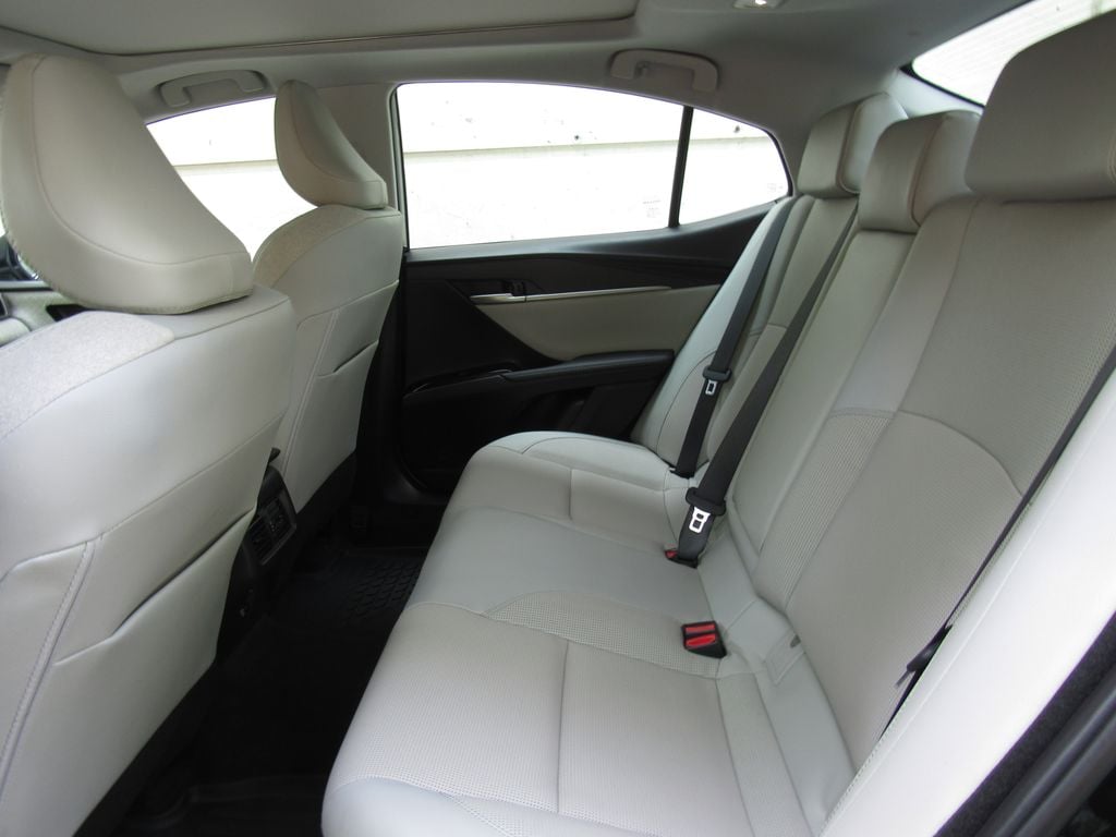 2025 Toyota Camry XLE - Photo 16