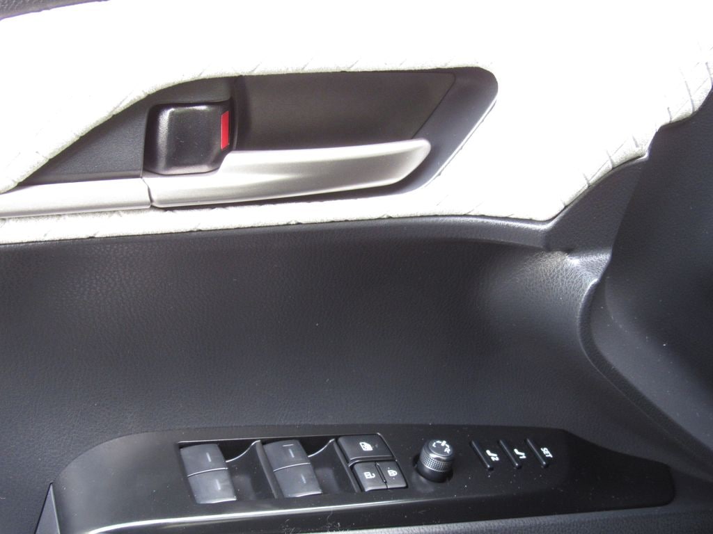 2025 Toyota Camry XLE - Photo 36