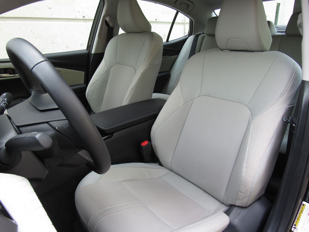 2025 Toyota Camry XLE - Photo 12