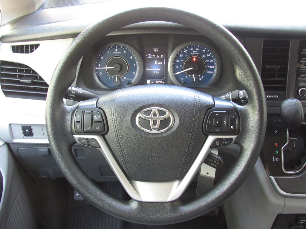 2020 Toyota Sienna L - Photo 21