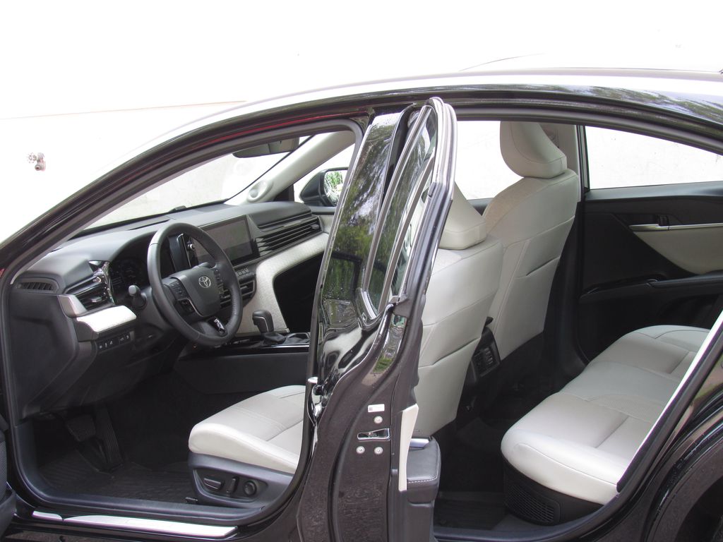 2025 Toyota Camry XLE - Photo 14