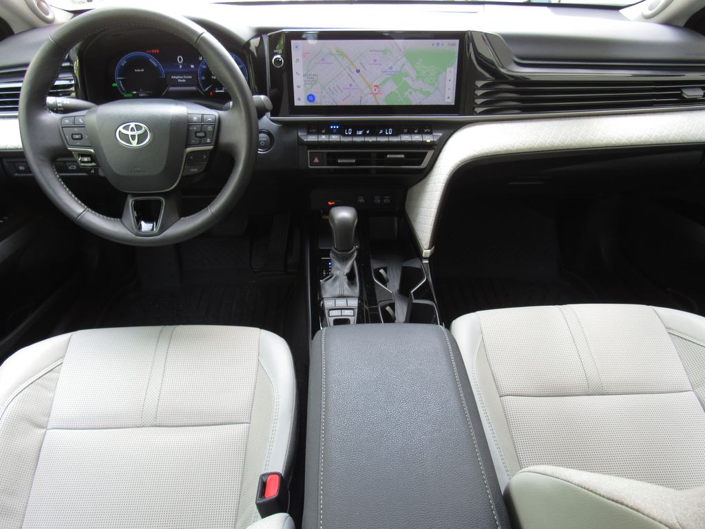2025 Toyota Camry XLE - Photo 32