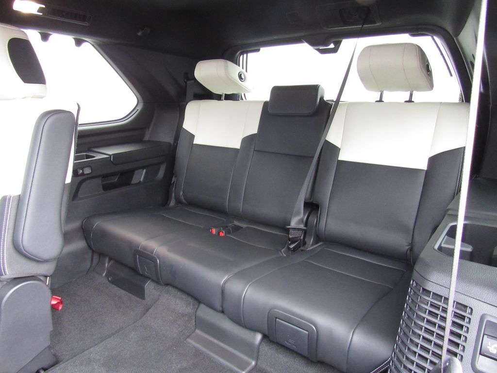 2024 Toyota Sequoia Platinum - Photo 18