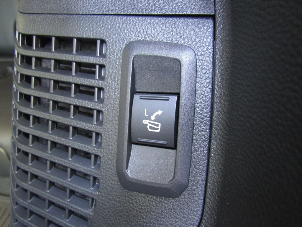 2026 Toyota Sequoia Platinum - Photo 19