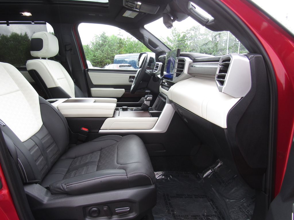 2024 Toyota Sequoia Platinum - Photo 21