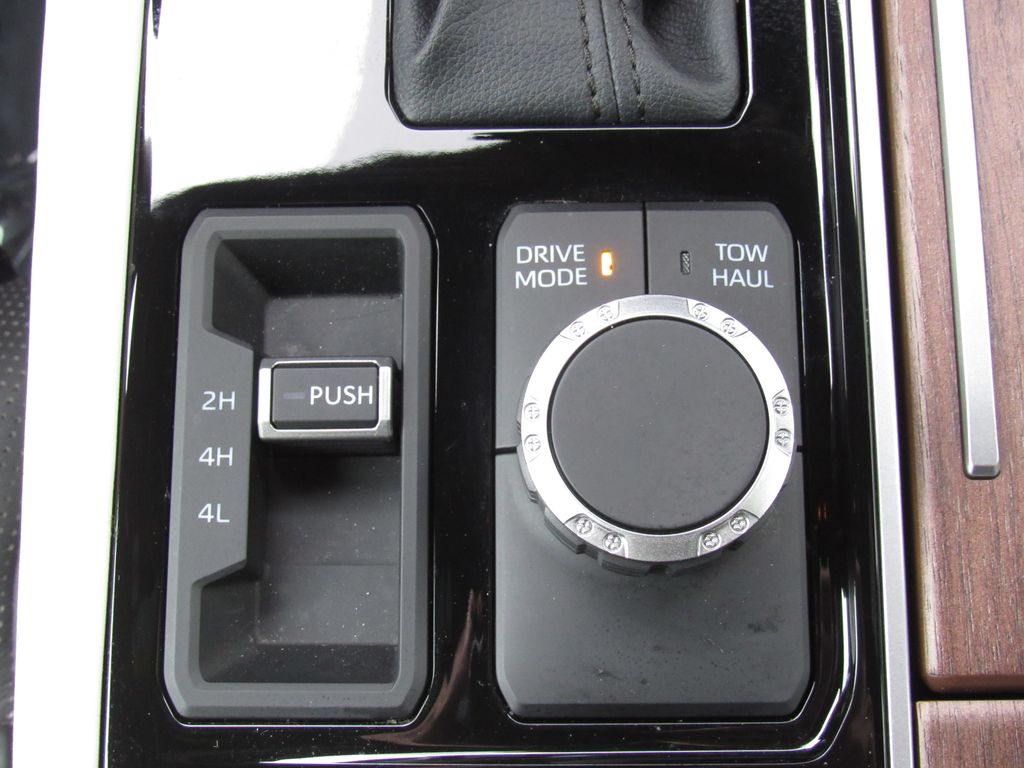2024 Toyota Sequoia Platinum - Photo 38