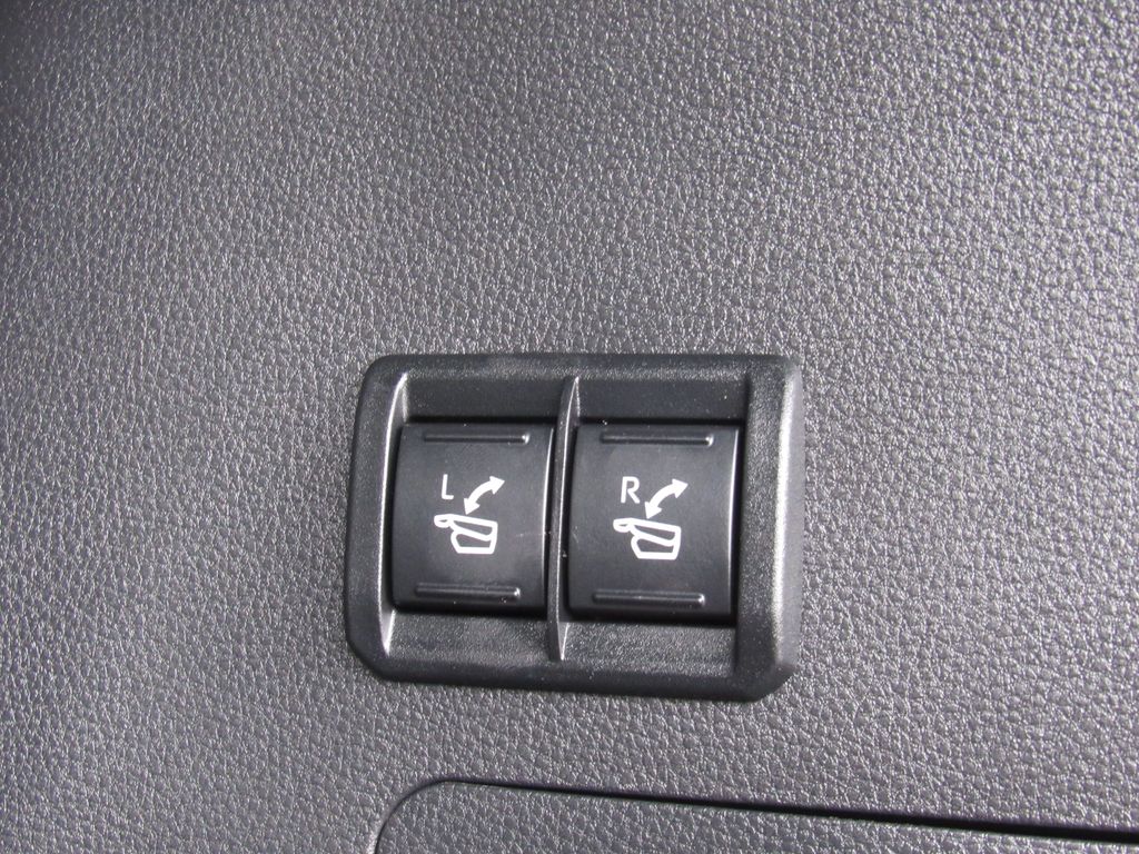 2024 Toyota Sequoia Platinum - Photo 26