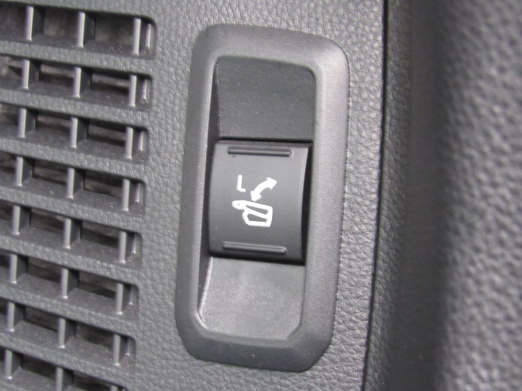 2024 Toyota Sequoia Platinum - Photo 19