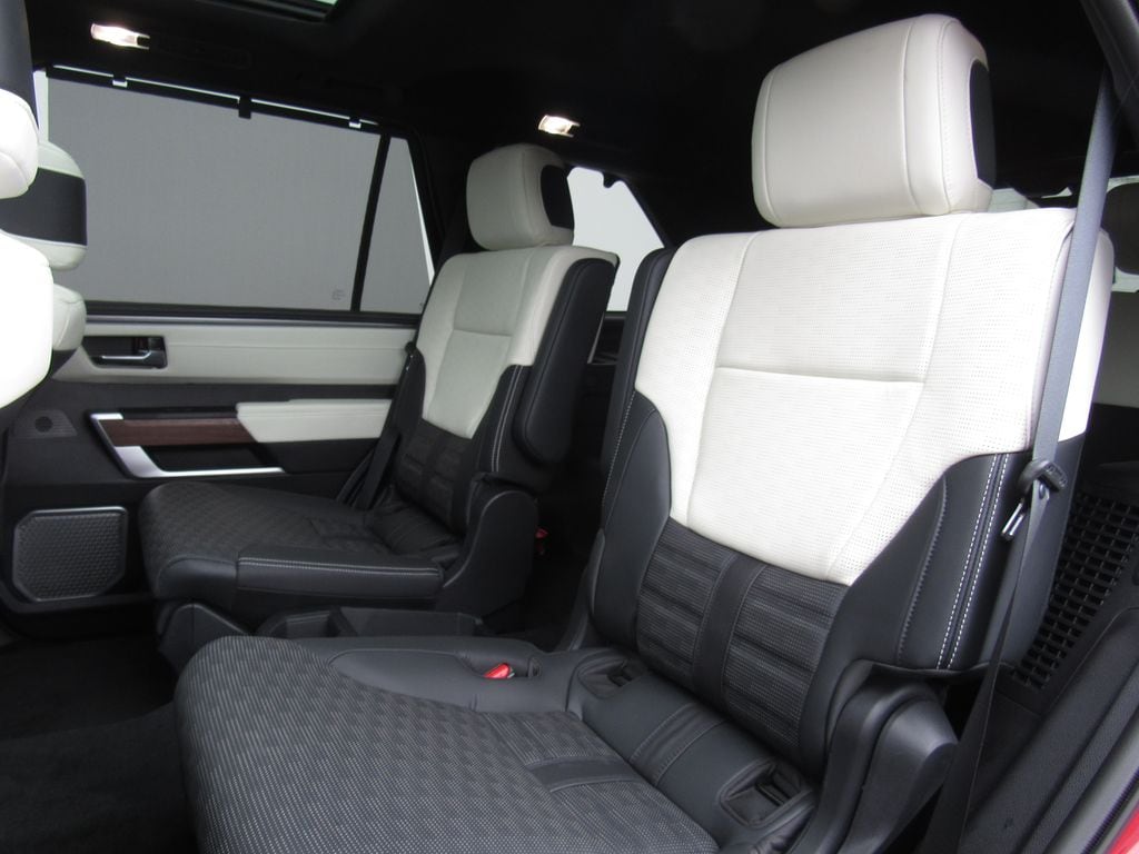 2024 Toyota Sequoia Platinum - Photo 17