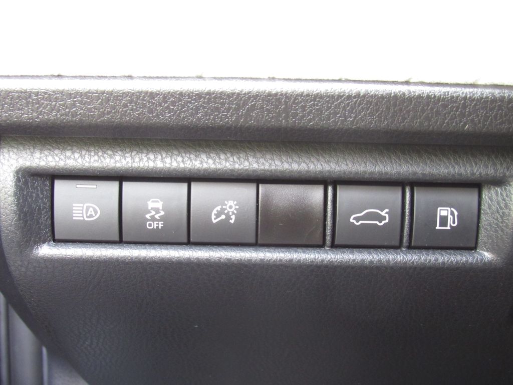 2025 Toyota Camry XLE - Photo 35
