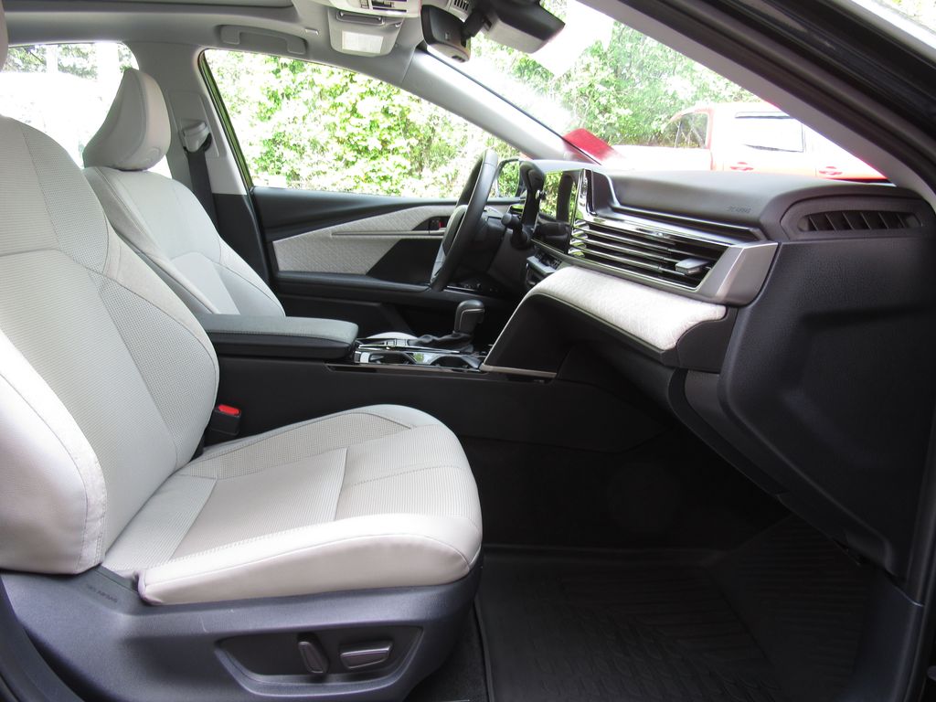 2025 Toyota Camry XLE - Photo 19