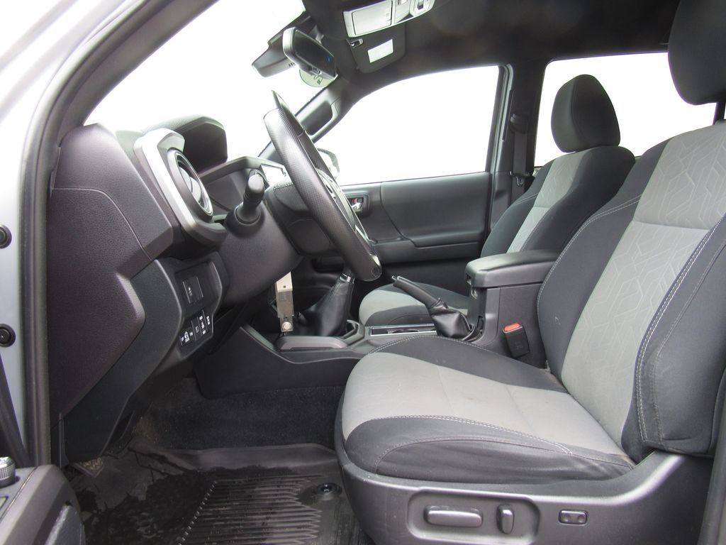 2020 Toyota Tacoma TRD Sport - Photo 11
