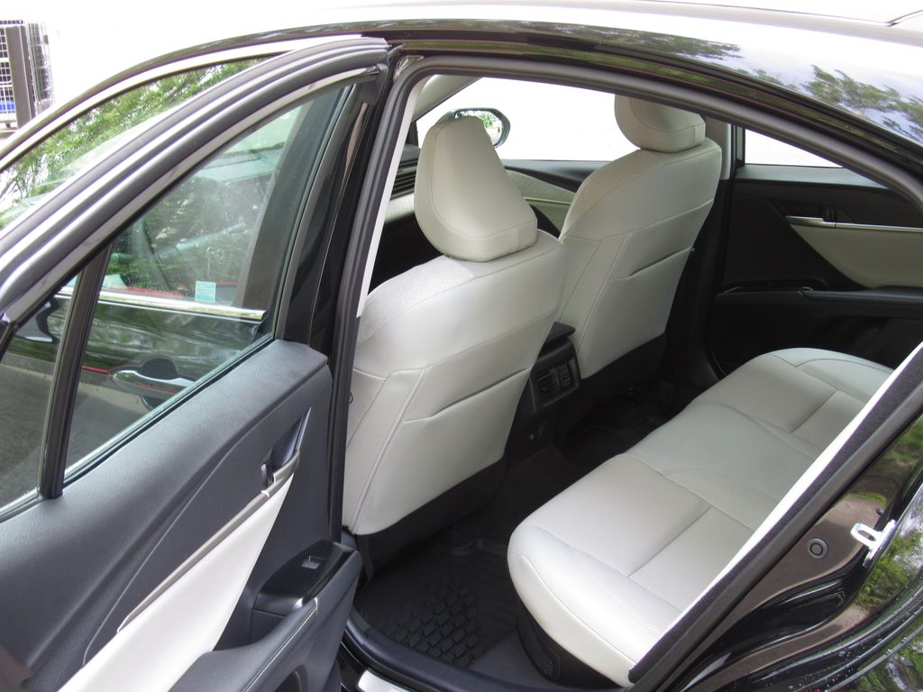 2025 Toyota Camry XLE - Photo 15