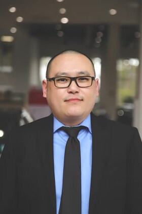 Staff member Chao Moua from ID_b25980