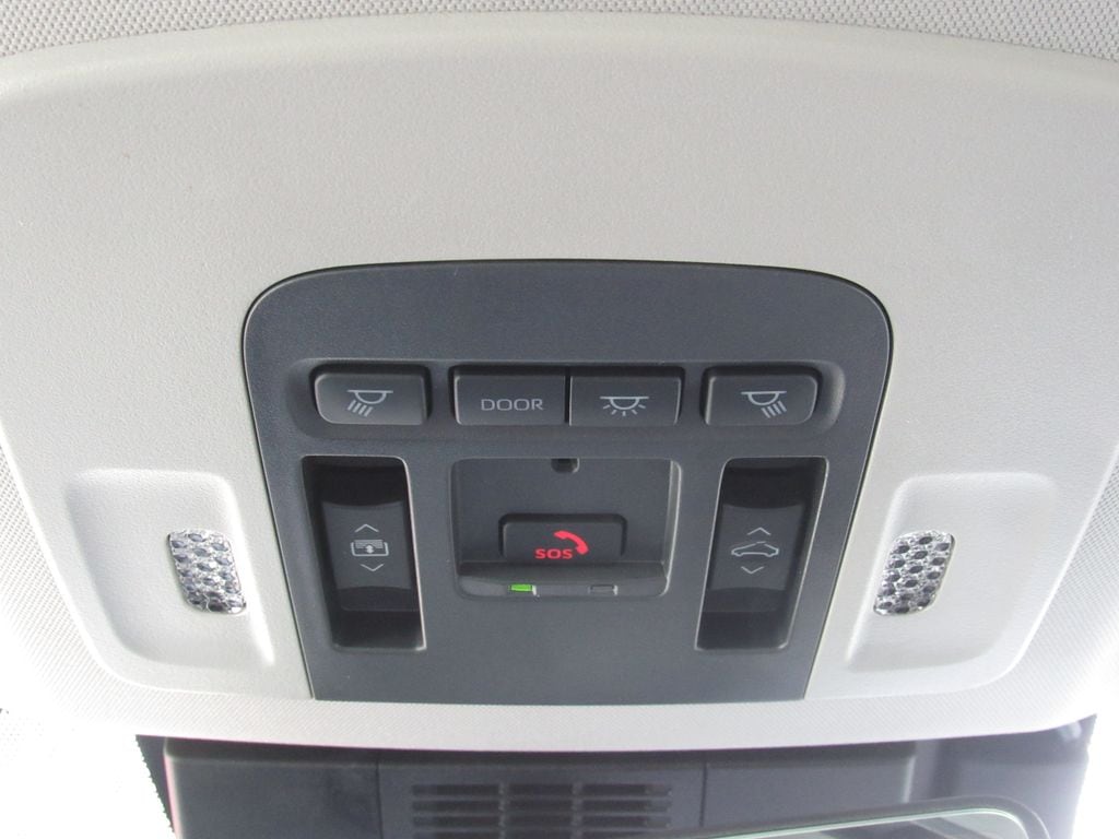 2025 Toyota Camry XLE - Photo 27