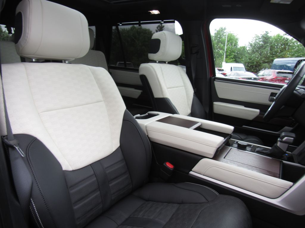 2024 Toyota Sequoia Platinum - Photo 22