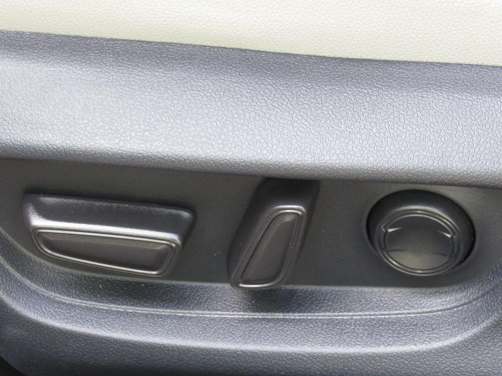 2025 Toyota Camry XLE - Photo 13