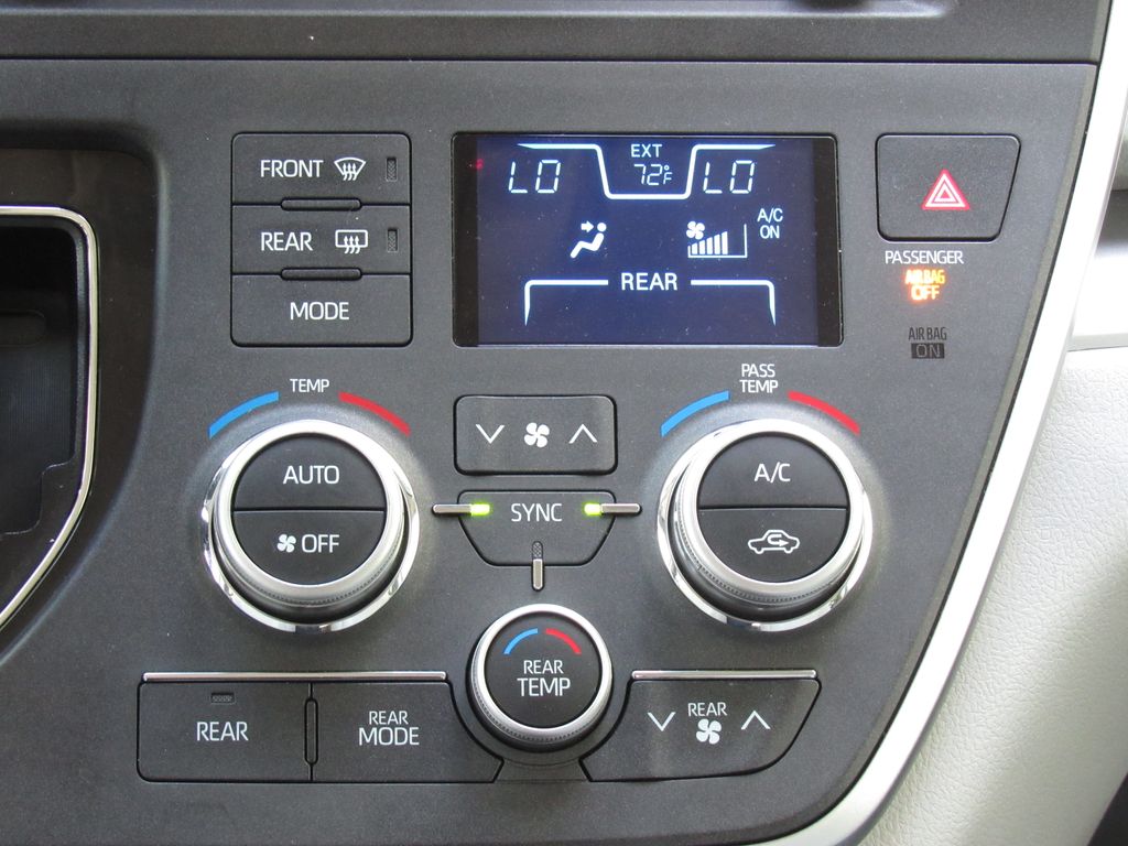 2020 Toyota Sienna L - Photo 26