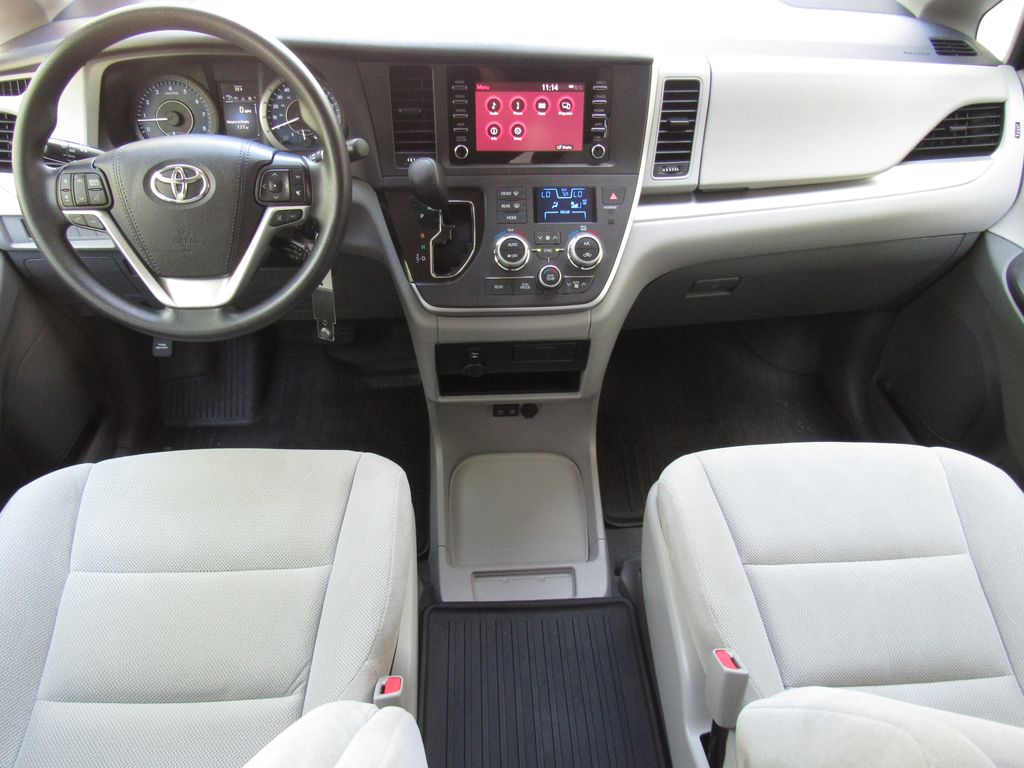 2020 Toyota Sienna L - Photo 28