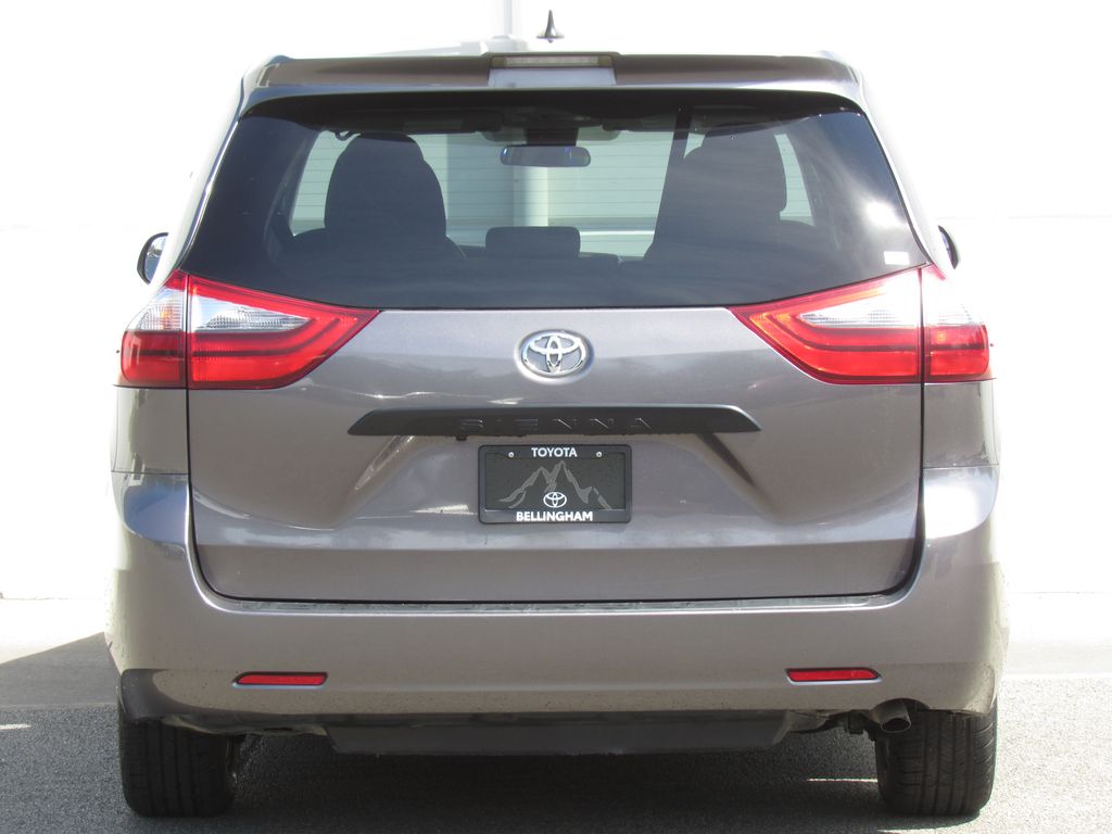 2020 Toyota Sienna L - Photo 7