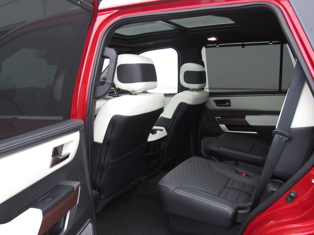 2024 Toyota Sequoia Platinum - Photo 15