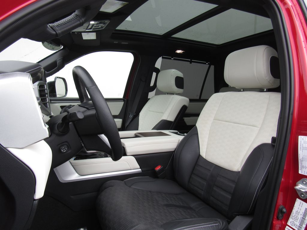 2024 Toyota Sequoia Platinum - Photo 12