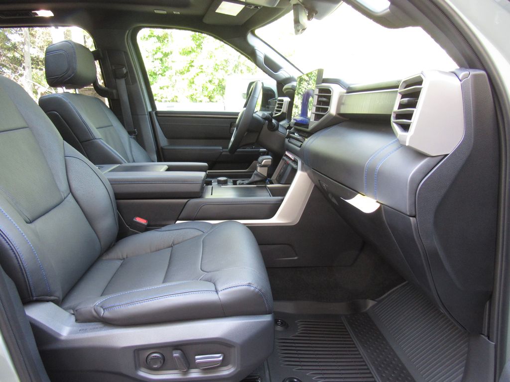 2026 Toyota Sequoia Platinum - Photo 21